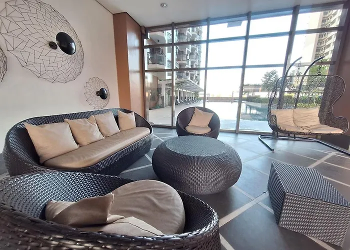Ample 1br Balcony -40sqm -pet -parking -moa,picc,ccp,wtc Manila