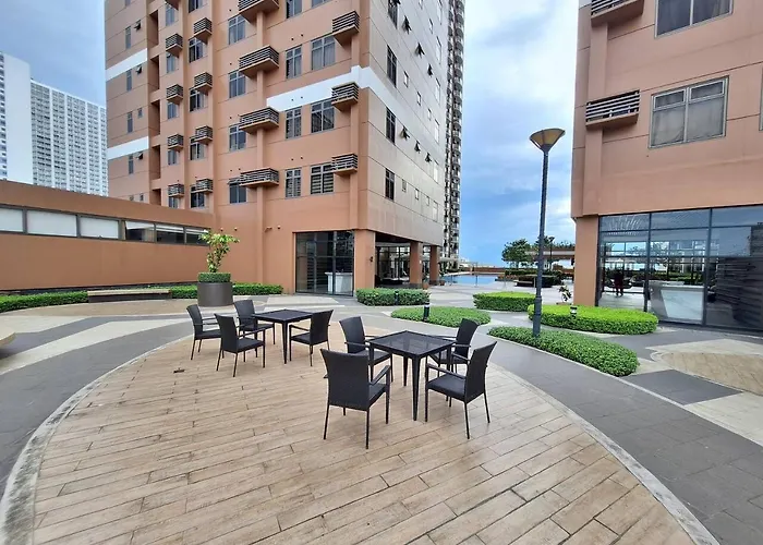 Ample 1br Balcony -40sqm -pet -parking -moa,picc,ccp,wtc *